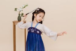 -小熊维尼高端儿童摄影(南山店)