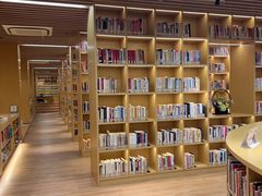 -漕河泾街道图书馆(漕河泾社区文化活动中心店)