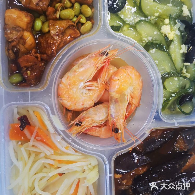 今天的午饭超级惊喜，饿饿饭饭[点赞]
