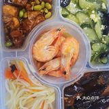 今天的午饭超级惊喜，饿饿饭饭[点赞]