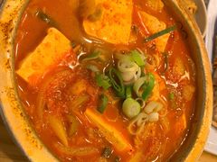 满满猪颈肉泡菜锅-金北顺大锅家(신사본점)