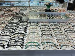 -新视达眼镜店·蔡司·依视路(名镜苑店)