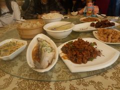 -鸿一饭店(隐秀路店)