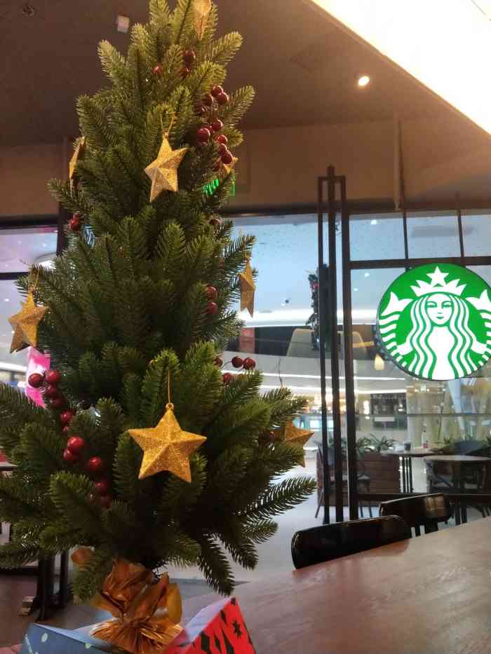 星巴克(武汉汉街万达百货店)-"环境不错,店员小姐姐服务也很棒.