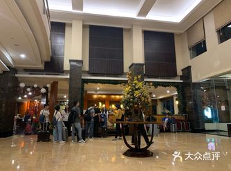 Hotel，环境不错，装修很好，房间干净，窗外景色不错
