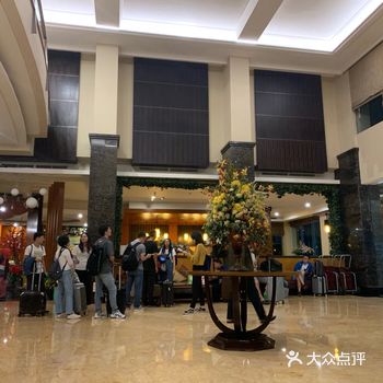 Hotel，环境不错，装修很好，房间干净，窗外景色不错