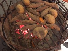 -茅草房·河畔园林火锅