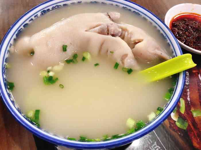 味道嘛.就是蘸碟有点单一了.给人感觉就是吃了留不下什么印象.