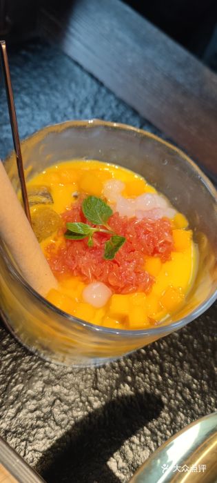 西川霸牛·和牛麻辣火锅(长宁来福士店)杨枝甘露冰粉图片