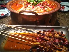 -沪小二炭火蛙锅(淮海中路美食不夜城店)