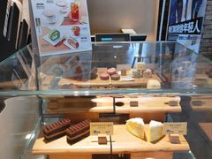 面包甜点陈列柜-麦当劳(贵和购物中心B1店)