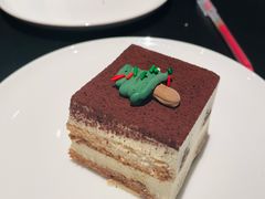 -洪小鹏生活美学馆(领SHOW天地店)