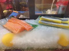 新鲜三文鱼-大中华希尔顿酒店-念自助餐·嗨啤·小龙虾