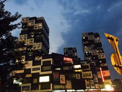 门面-资和信百货商场