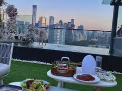 -The ROOF (通盈中心店)
