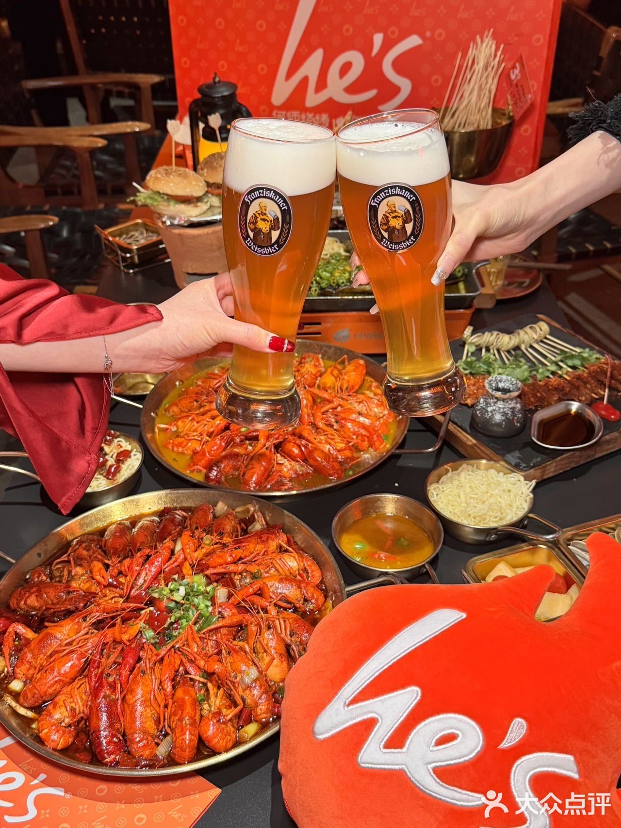 成都人私藏30年的烧烤顶流！小龙虾比手掌大，一口沦陷🤯 