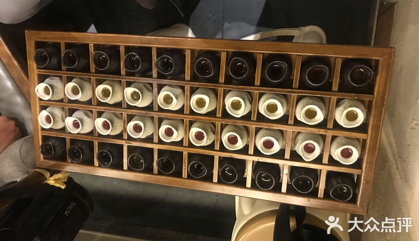 很新奇。菜都很精致对得起价格