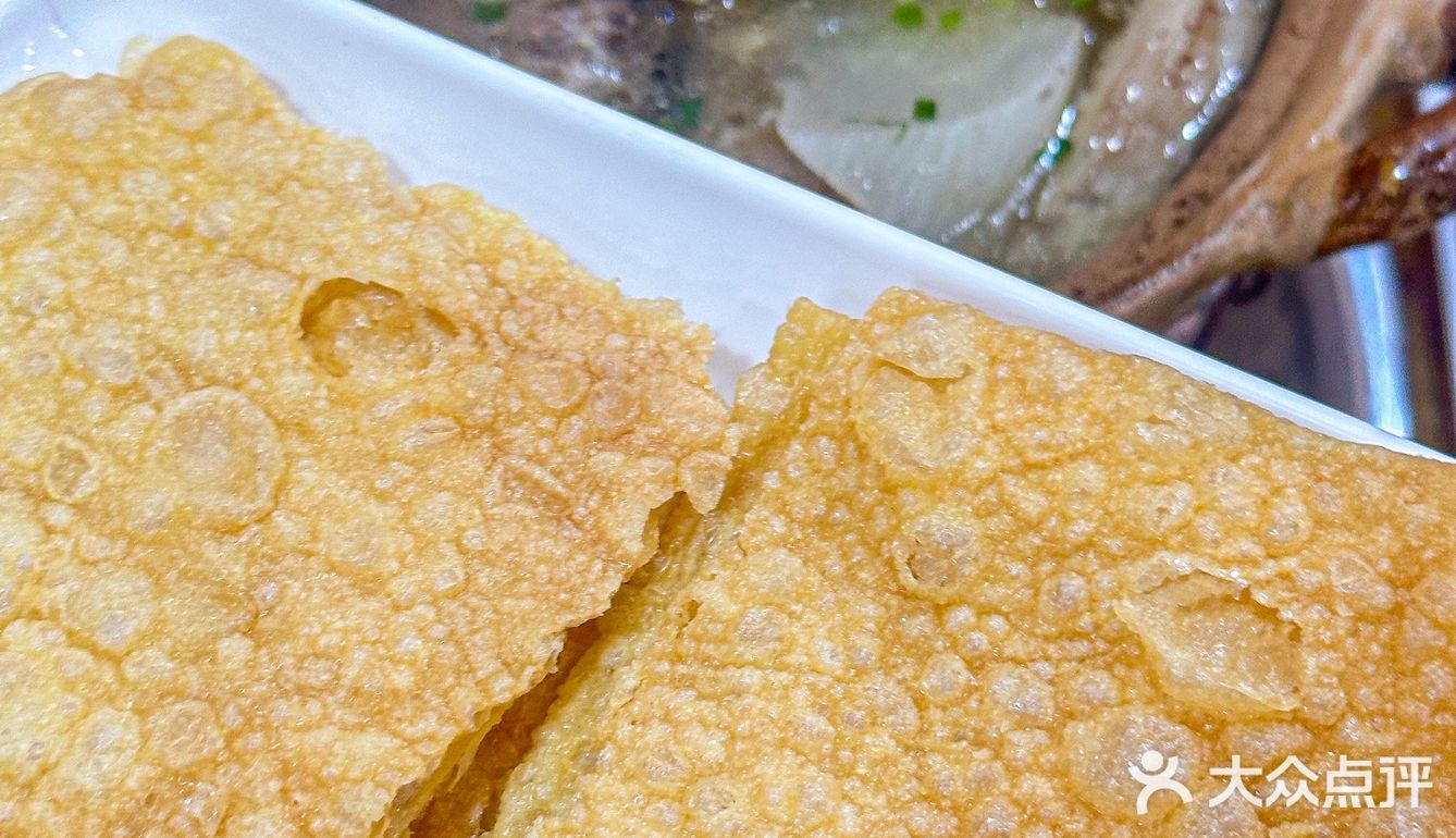 实实在在的西北羊肋排，份量足，羊肉炖的软嫩鲜香没有膻味