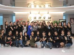 课外活动-首脑美容美发化妆美甲培训学校(龙岗校区)