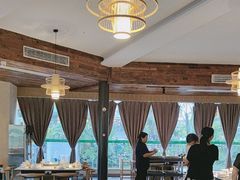 -茅草房·河畔园林火锅