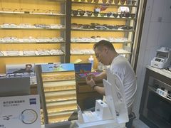 -优医视平价眼镜蔡司依视路折扣工厂店(十里堡店)