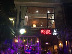 -城墙外BAR