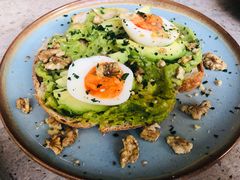 牛油果煮蛋吐司-RAC BAR(安福路店)