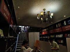 -钟书阁(松江泰晤士小镇店)