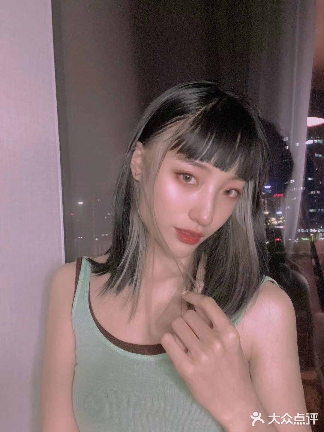 冷色系双色挂耳染 温柔中的酷感