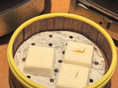 手作咸蛋黄流心糕-新发现(宝山龙湖店)