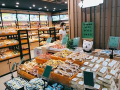 面包甜点陈列柜-仟吉(星汇维港店)