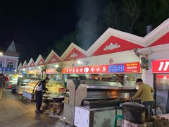 -布尔津河堤夜市