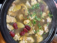 -果松木炭酸菜铜火锅·外婆参鸡汤