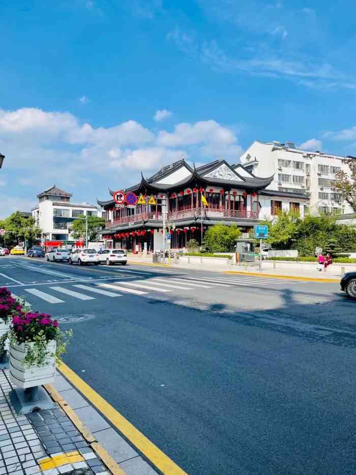 奥灶馆(亭林路店)-"传说中的奥灶面,见面不如闻名.浇头种类很.