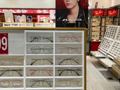 -美式眼镜·授权蔡司.依视路.尼康.豪雅.明月(人民广场店)