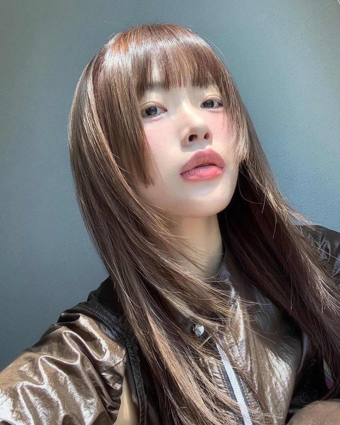 韩剧女主的造型也可以称作是长发版的初恋头👧
日系甜美感中长发