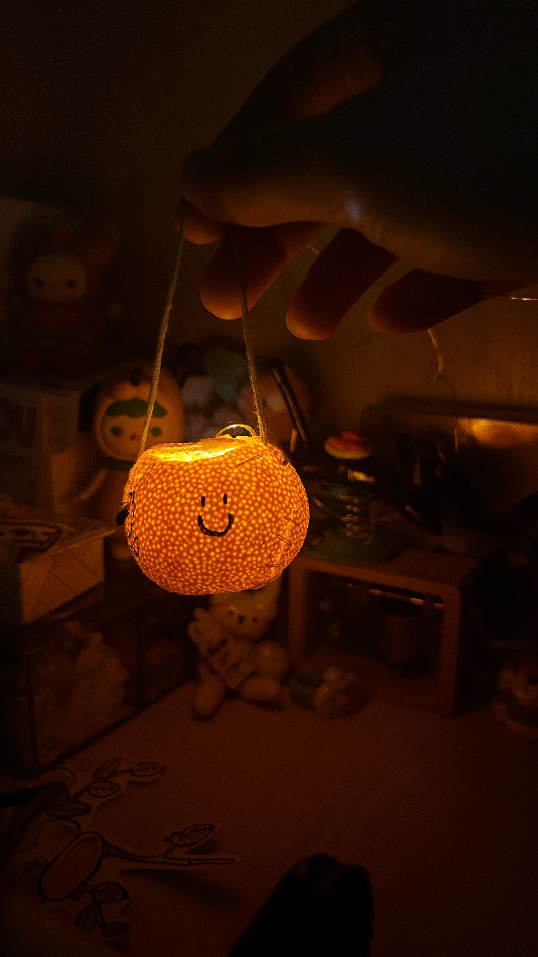 孩子自己做的小橘灯