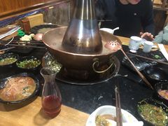 -果松木炭酸菜铜火锅·外婆参鸡汤