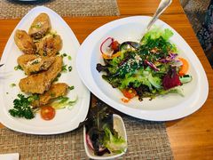 -Chom Cafe and Restaurant