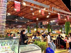 -三亚火车头万人海鲜广场