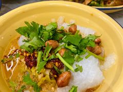 刮凉粉-东排食堂长沙小吃大排档(五一广场店)