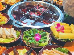 -憨孃孃·重庆老火锅(红山黑金店)