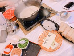 -鲜入围煮花胶鸡海鲜火锅