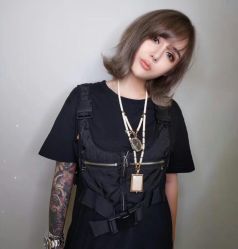 -变画·发型STUDIO