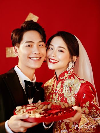  结婚的时候一定要拍一组中式婚纱照，比起大热的国潮风