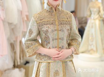 吹爆️绝美金色秀禾服，人见人爱。
