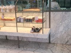 面包甜点陈列柜-面包新语(上地华联店)