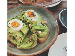 牛油果煮蛋吐司-RAC BAR(安福路店)