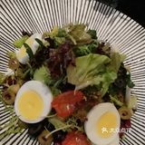 爱吃他们家香肠，配酸黄瓜，爽口