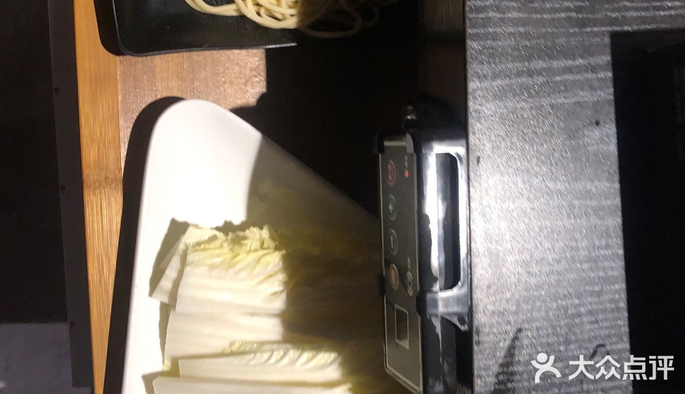 矿泉水锅底的台湾火锅